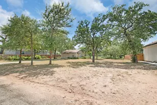 714 Pine Ln, Horseshoe Bay, TX 78657 - Photo 11