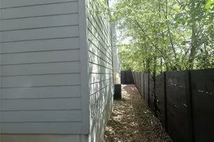 2912 E 14th St, Austin, TX 78702 - Photo 3