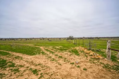 000 Callihan Road, Luling, TX 78648 - Photo 21