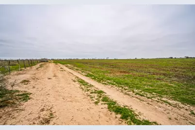 000 Callihan Road, Luling, TX 78648 - Photo 17