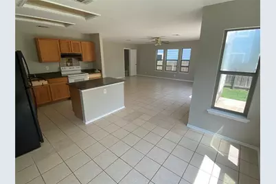 1405 Meadow Parkway, San Marcos, TX 78666 - Photo 11