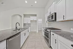 1018 Granbury Cv, Round Rock, TX 78664 - Photo 13