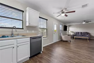 18425 Crestwind Ln, Elgin, TX 78621 - Photo 5
