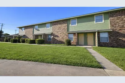 300 Meadow Drive, Rockdale, TX 76567 - Photo 5