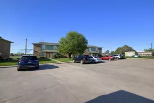 300 Meadow Dr, Rockdale, TX 76567 - Photo 11