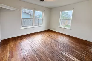 327 W Mulberry St, Fredericksburg, TX 78624 - Photo 5