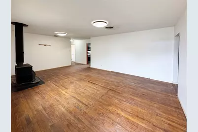 327 W Mulberry Street, Fredericksburg, TX 78624 - Photo 15
