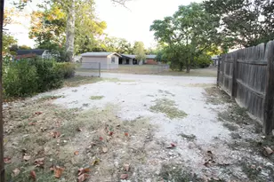 327 W Mulberry St, Fredericksburg, TX 78624 - Photo 35