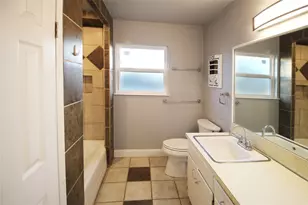 327 W Mulberry St, Fredericksburg, TX 78624 - Photo 7