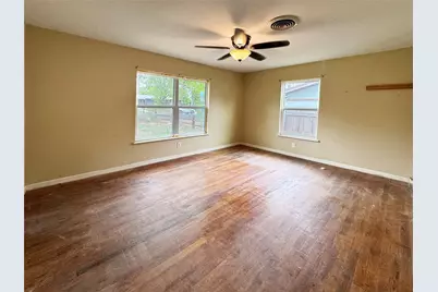 327 W Mulberry Street, Fredericksburg, TX 78624 - Photo 5