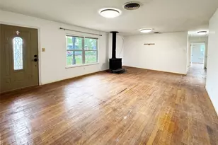 327 W Mulberry St, Fredericksburg, TX 78624 - Photo 3