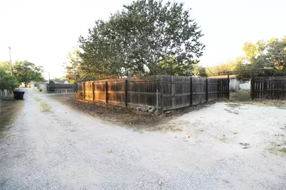327 W Mulberry Street, Fredericksburg, TX 78624 - Photo 35