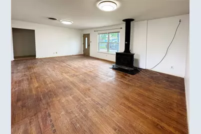 327 W Mulberry Street, Fredericksburg, TX 78624 - Photo 3