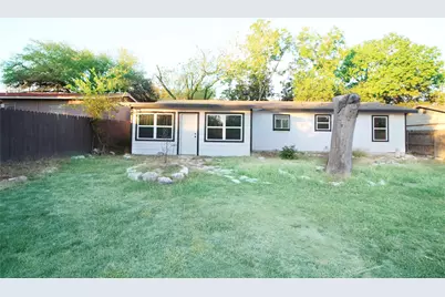 327 W Mulberry Street, Fredericksburg, TX 78624 - Photo 11