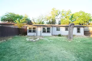327 W Mulberry St, Fredericksburg, TX 78624 - Photo 11