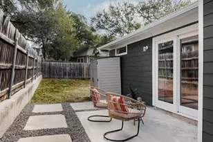 1003 Glen Oaks Ct, Austin, TX 78702 - Photo 27