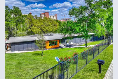 810 N Loop Street, San Marcos, TX 78666 - Photo 5