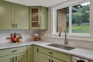 810 N Loop St, San Marcos, TX 78666 - Photo 9