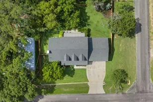 300 E Bluebonnet Ln, Johnson City, TX 78636 - Photo 31