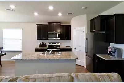 160 Pivot Drive, Taylor, TX 76574 - Photo 5