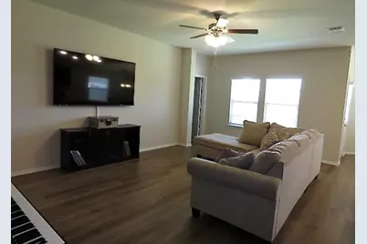 160 Pivot Drive, Taylor, TX 76574 - Photo 3