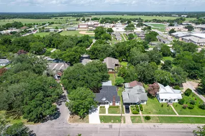 522 S Walnut Avenue, Luling, TX 78648 - Photo 31