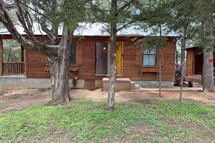200 Arrowhead Dr, Smithville, TX 78957 - Photo 1