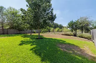 348 Lake Livingston Dr, Georgetown, TX 78628 - Photo 33