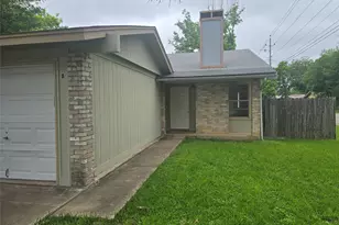 420 Vista W Ct, Bastrop, TX 78602 - Photo 1