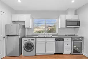 306 E 30th St, Austin, TX 78705 - Photo 17