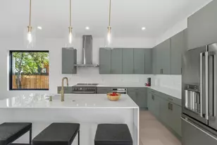 802 Philco Dr, Austin, TX 78745 - Photo 9