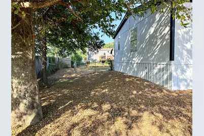 414 Avenue F, Lexington, TX 78947 - Photo 17