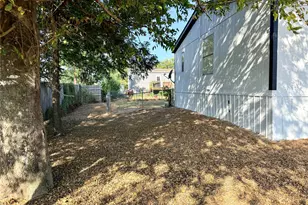 414 Ave F, Lexington, TX 78947 - Photo 17