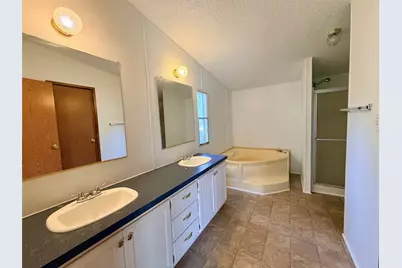 414 Avenue F, Lexington, TX 78947 - Photo 9