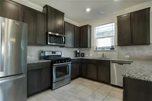 521 Bradford Ln, Hutto, TX 78634 - Photo 9