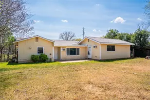 600 W Cypress St, Johnson City, TX 78636 - Photo 3