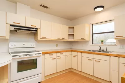 600 W Cypress Street, Johnson City, TX 78636 - Photo 9