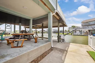 411 Sunset Circle, Galveston, TX 77554 - Photo 37