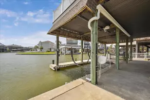 411 Sunset Cir, Galveston, TX 77554 - Photo 35