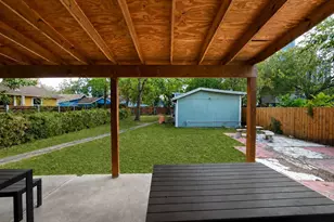 907 E 3rd St, Austin, TX 78702 - Photo 21