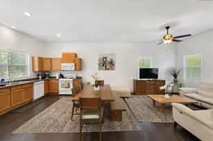 907 E 3rd St, Austin, TX 78702 - Photo 5