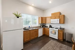 907 E 3rd St, Austin, TX 78702 - Photo 11