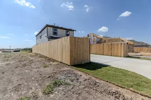 108 Hartson Dr, Taylor, TX 76574 - Photo 29