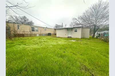 820 Chihuahua Street, Lockhart, TX 78644 - Photo 1