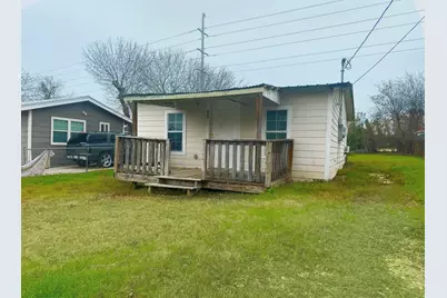 820 Chihuahua Street, Lockhart, TX 78644 - Photo 3