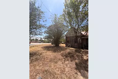 506 S Avenue C, Elgin, TX 78621 - Photo 3