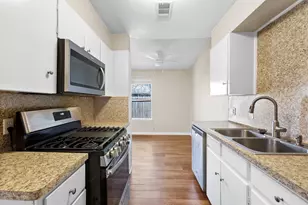 2710 St Edwards Cir, Austin, TX 78704 - Photo 9