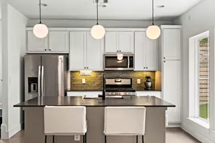 1213 Eleanor St, Austin, TX 78721 - Photo 15