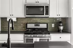 1213 Eleanor St, Austin, TX 78721 - Photo 17