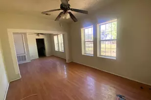 523 S Rio Grande St, Lockhart, TX 78644 - Photo 5